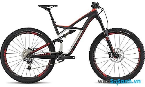 Một chiếc xe đạp leo núi Specialized