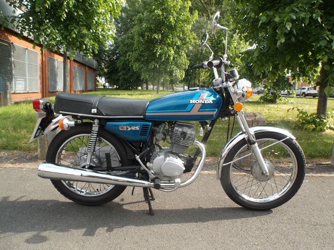 Honda CG125 có vẻ ngoài thanh thoát, thể thao đậm chất hoài cổ