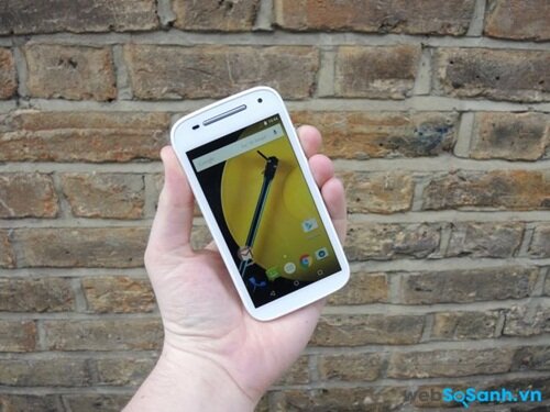 Moto E 2015 bo tròn góc