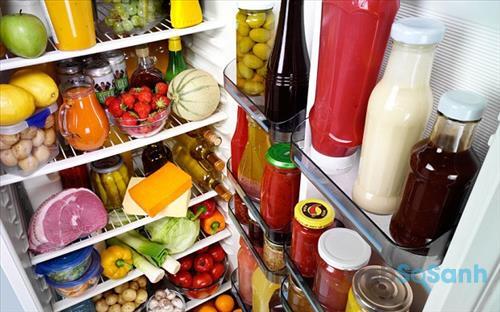 Thức ăn để quá nhiều trong tủ lạnh gây tốn điện và tủ hoạt động không hiệu quả