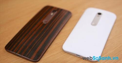 Moto X Style nằm bên trái bức hình và X Play nằm bên phải