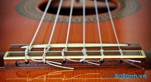 Bạn có thể tự thực hiện việc lên dây đàn guitar