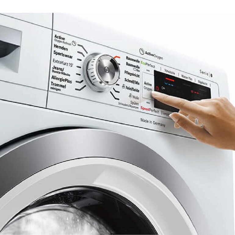 thiết kế bảng điều khiển hiện đại của máy giặt Bosch 