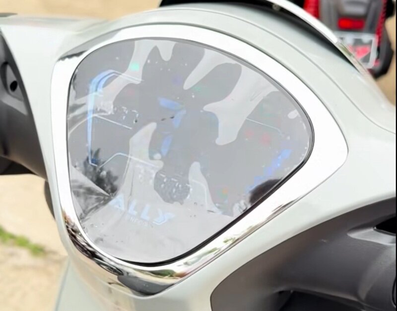 Xe máy điện mới đẹp như SH, đi xa tới 150 km, đổi pin trong phút chốc