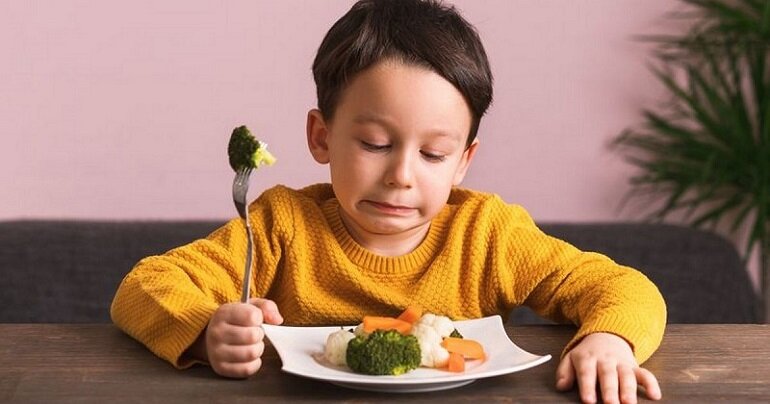 Trẻ chậm tăng cân có thể do biếng ăn