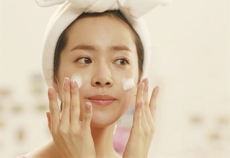 Bí quyết chăm sóc da mụn hiệu quả và an toàn bằng sữa rửa mặt