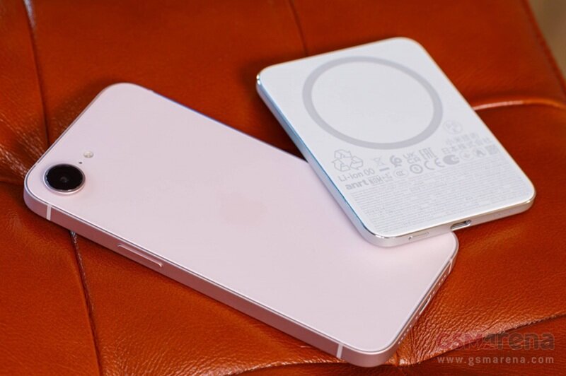 iPhone giá rẻ nhất của Apple giảm 700.000 đồng chỉ sau một tuần