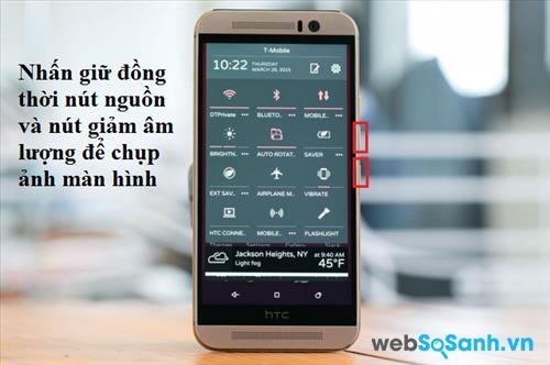 Nhẫn giữ phím nguồn và phím giảm âm lượng như trên hình để chụp ảnh màn hình trên điện thoại HTC