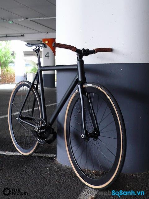 Xe đạp fixed gear khung carbon hội tụ ưu điểm của các loại khung