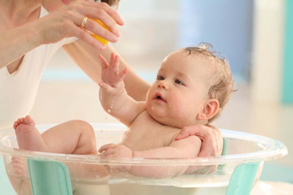 Giữ vệ sinh cho bé giúp ngăn ngừa các bệnh ngoài da thường gặp