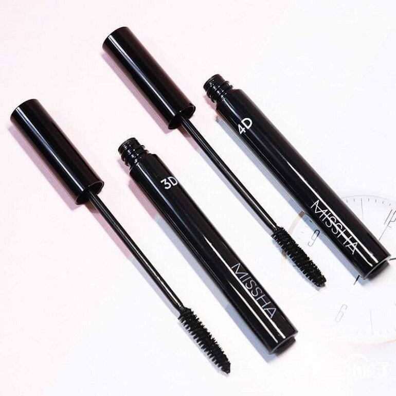 mascara 4D thiết kế nhỏ gọn