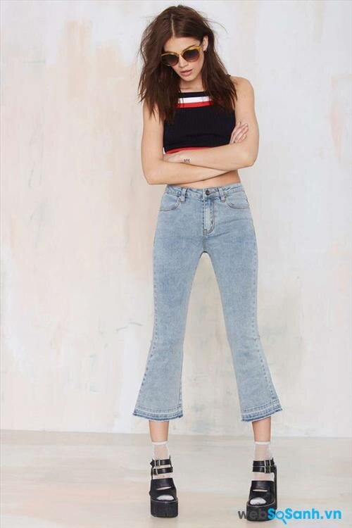 Jeans ống loe lửng + Crop top = trẻ trung, sành điệu