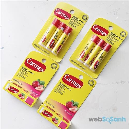 Son dưỡng môi Carmex Moisturising Lip Balm 