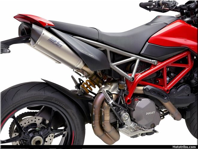 Động cơ Hypermotard 950 gọn nhẹ hơn so với thế hệ trước đó