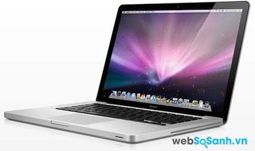 Chiếc MacBook Pro 13 inch với Retina