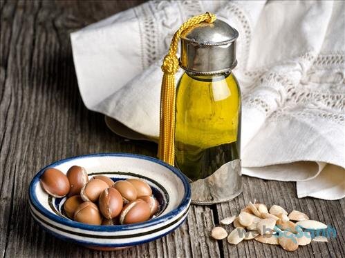 Dầu Argan đã là thành phần quá quen thuộc trong các sản phẩm kem dưỡng ẩm rồi. Ngoài ra thì nó còn có tác dụng ngăn ngừa lão hóa, làm mờ vết thâm nám cực tốt