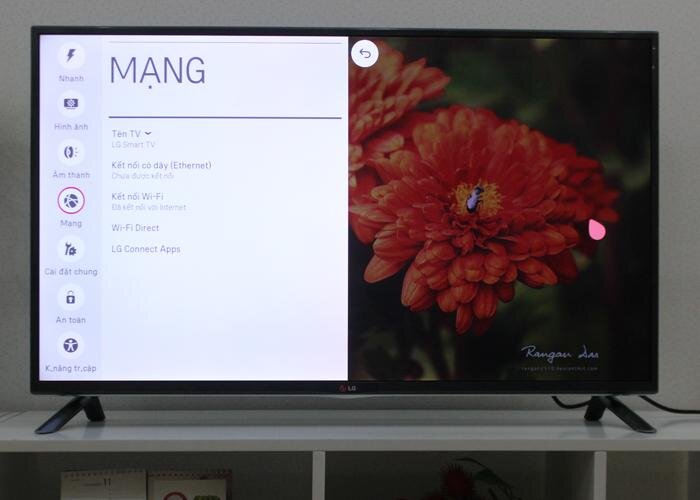 Cách kết nối internet cho tivi LG - Chọn vào cài đặt mạng trong menu cài đặt