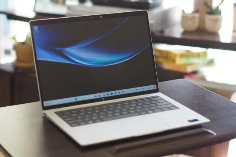 HP EliteBook x360 1040 G11: Laptop business đơn giản, đẹp mắt, pin lâu!