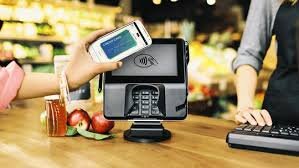 Với Apple Pay bạn thanh toán chỉ bằng việc đưa điện thoại qua máy quét