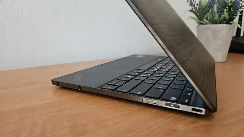 Lenovo ThinkPad Z13 Gen 2: Ultrabook doanh nghiệp đáng tin cậy!