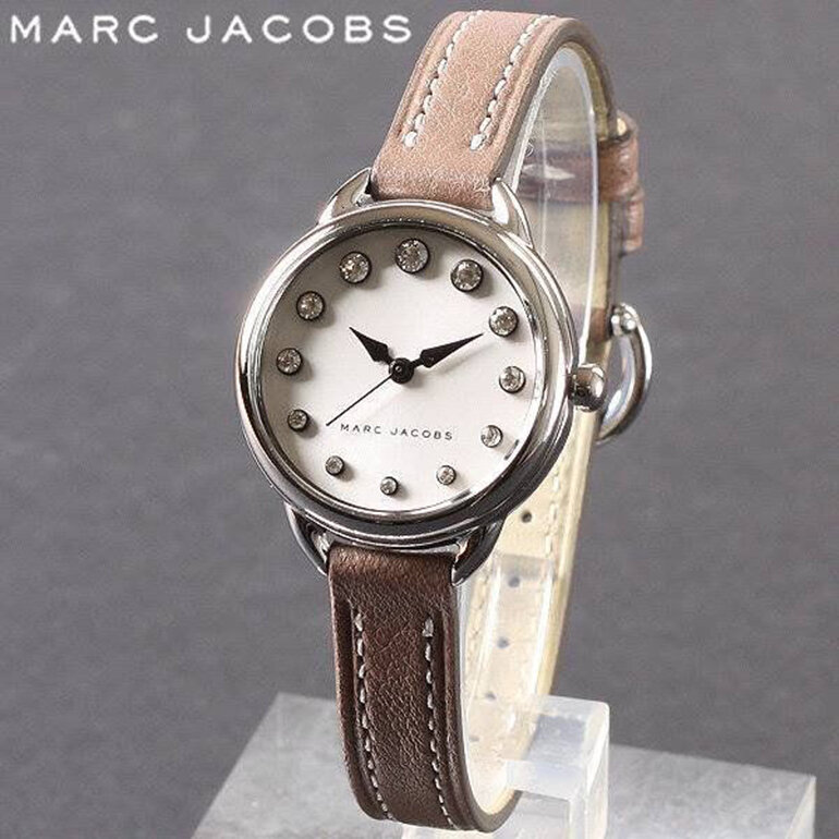 Thiết kế kiểu classic nữ tính và sang trọng của Marc Jacobs MJ1480