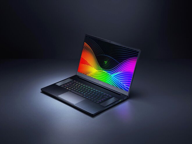 Màn hình hiển thị rộng rãi của Razer Blade Pro giúp bạn thiết kế các chi tiết thật dễ dàng