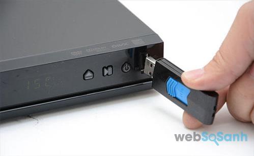 Cổng usb trên đầu máy