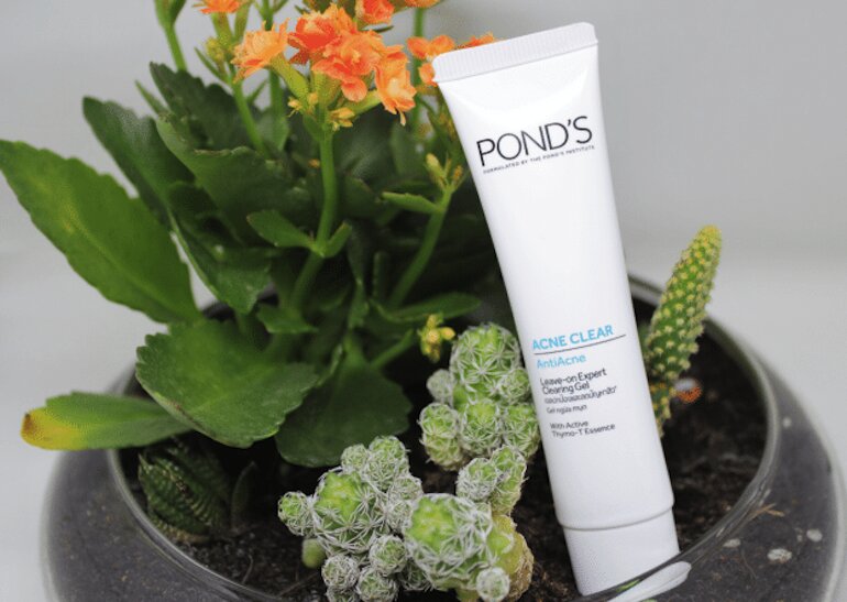 Gel trị mụn Pond's acne clear được thiết kế nhỏ gọn rất tiện lợi