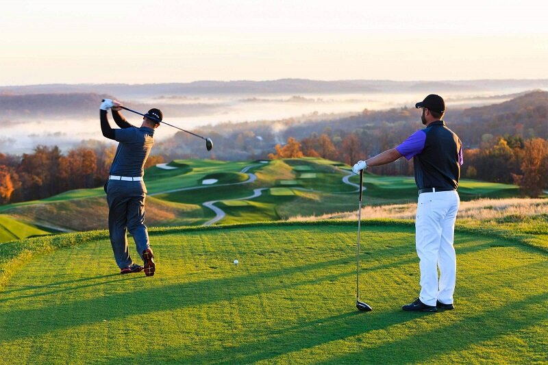 Gậy đánh golf là dụng cụ quan trọng và không thể thiếu trong bộ môn thể thao “quý tộc” golf