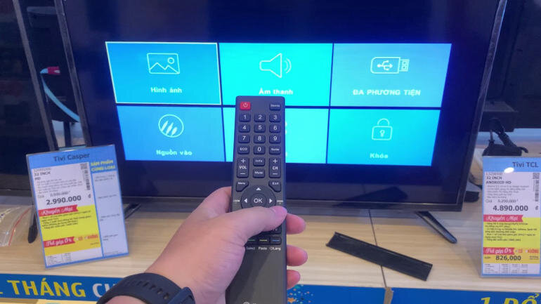 Một tiện ích khác dành cho người dùng chính là thiết kế của chiếc remote.