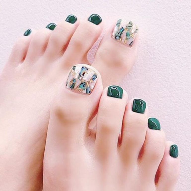 45 Mẫu móng chân đẹp màu xanh rêu sành điệu Trendy Nhất