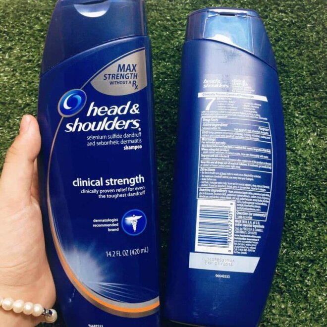 Dầu gội Head and Shoulder trị gàu của Mỹ có tên đầy đủ là dầu gội Head & Shoulders Clinical Strength 400ml.