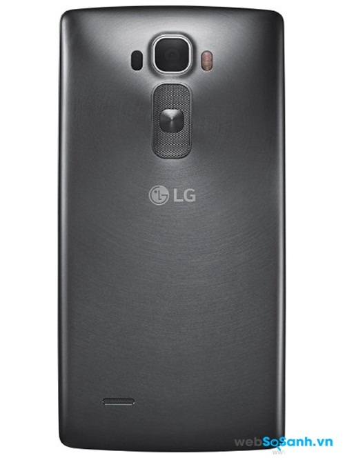 Phím vật lý được đặt ở mặt lưng giúp thao tác với LG G Flex 2 trở nên dễ dàng