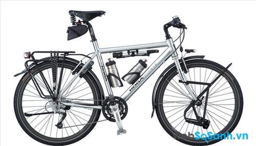 Touring bike với hàng loạt các giá chứa đồ, giá chứa bình nước cho việc ddi phượt dài hạn