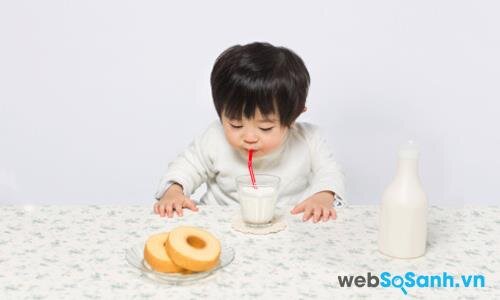 sữa tươi có nhiều hàm lượng dinh dưỡng rất tốt cho sự phát triển của bé