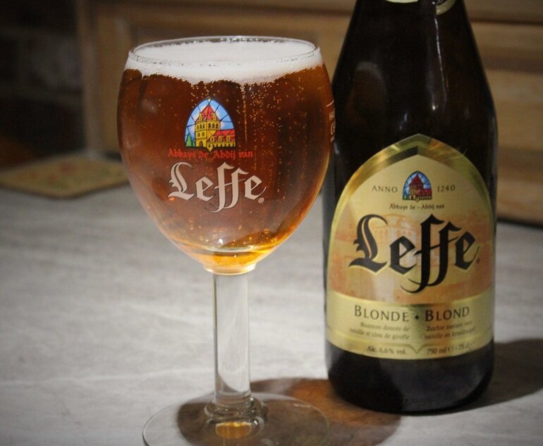 Bia Leffe bao gồm 5 loại bia: vàng, ngăm đen, Leffe 9°, triple, và radieuse