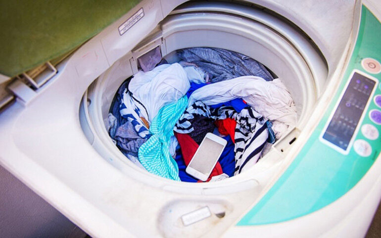 Lỗi máy giặt không vắt có thể do quần áo phân bổ không đều