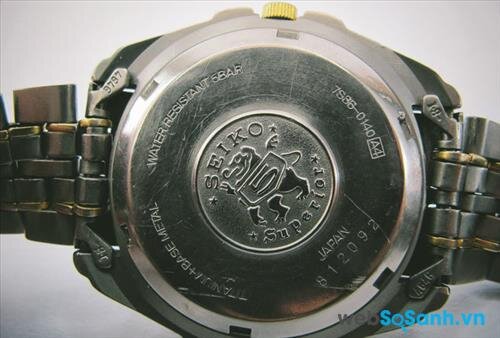 Đồng hồ có khả năng chống thấm nước 50 m