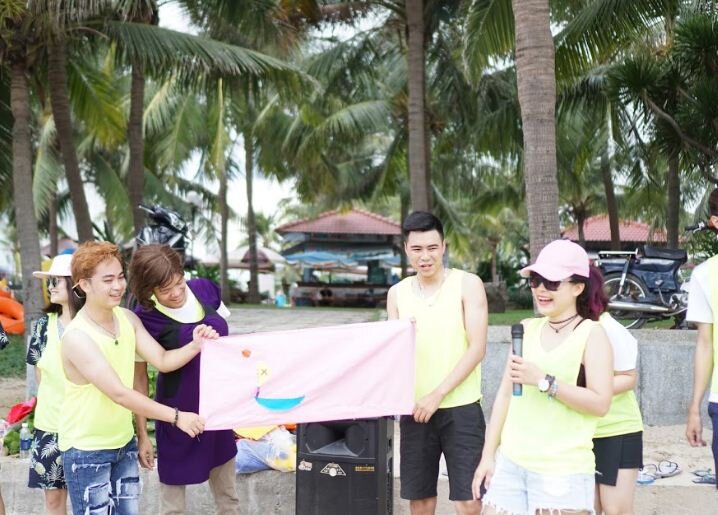 Team building bóng đá bãi biển