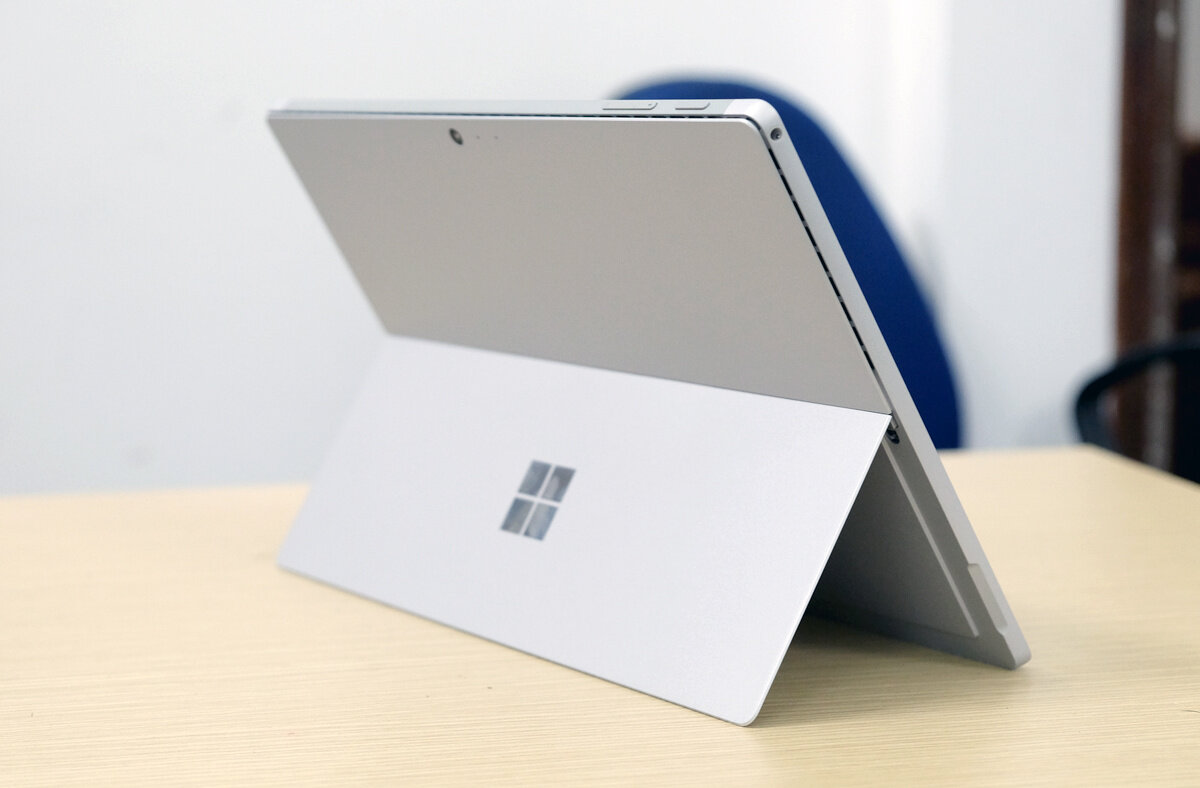 Thiết kế Surface Pro 5 không có nhiều khác biệt