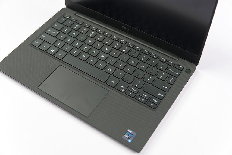 Bàn phím và Touchpad nhạy mang lại trải nghiệm gõ phím tốt