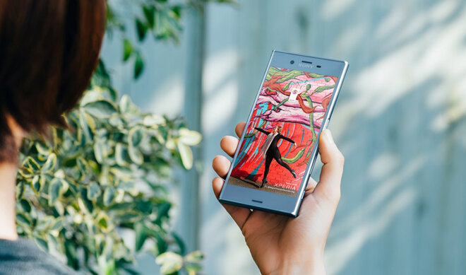 Mặt kính cong cao cấp giúp Sony Xperia XZs có hiển thị trong trẻo, rõ nét 