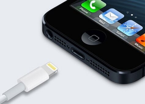 Chuẩn kết nối Lightning được Apple giới thiệu cùng với sự xuất hiện của mẫu iPhone 5
