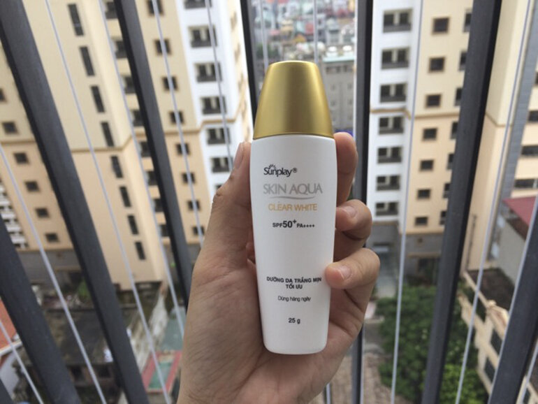 Review kem chống nắng Sunplay Skin Aqua Clear White SPF 50+ Kem chống nắng giúp ngăn ngừa mụn hiệu quả