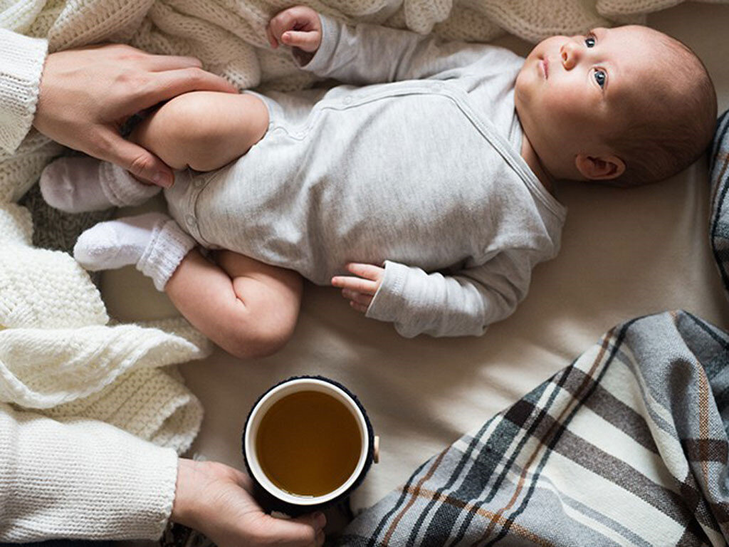 Cà phê hay những thức uống có chứa caffeine sẽ hạn chế quá trình tạo sữa ở mẹ 