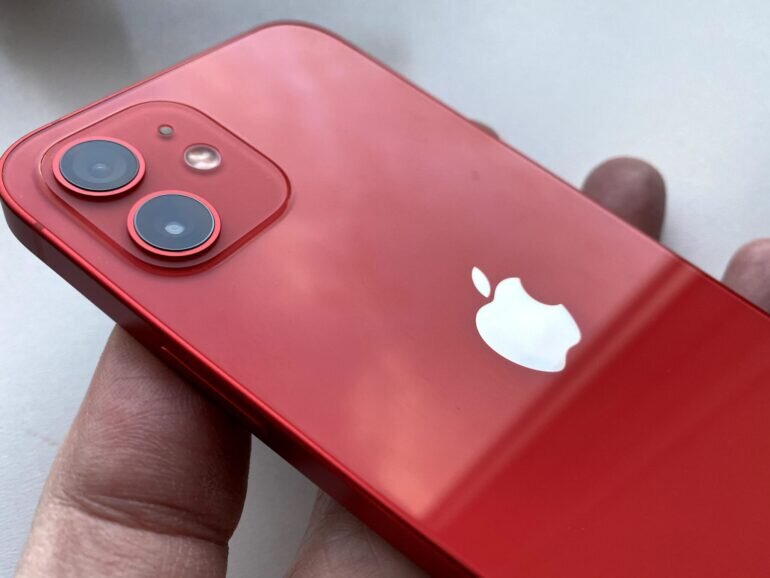 iPhone 12 đỏ