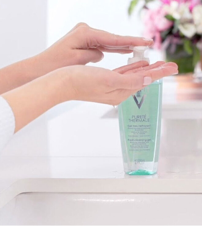 Sữa rửa mặt Vichy Purete Thermale Fresh Cleansing Gel - Giá tham khảo: 493.000 vnđ/ chai dung tích 200ml