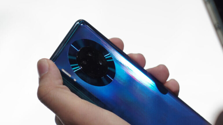 Huawei Mate 30 pro và samsung galaxy s20 ultra