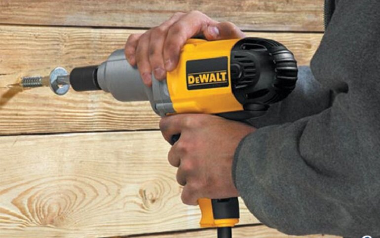 Máy khoan vặn vít dùng điện Dewalt DW293 710W