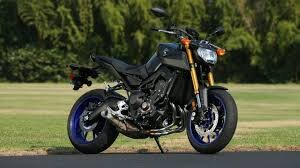 Đường cao tốc quá ngắn khi chạy với Yamaha FZ-09